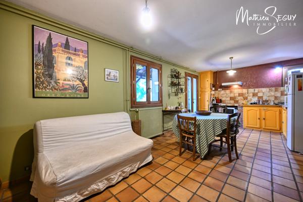 Grande maison P7 sur un grand terrain au coeur de SAINT JEAN DE TOUSLAS