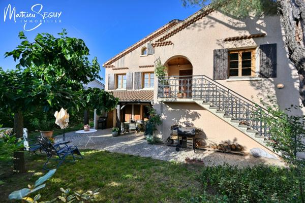Grande maison P7 sur un grand terrain au coeur de SAINT JEAN DE TOUSLAS