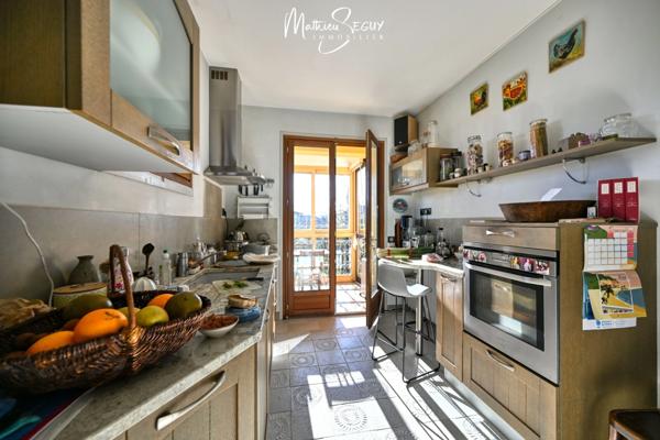 Grande maison P7 sur un grand terrain au coeur de SAINT JEAN DE TOUSLAS