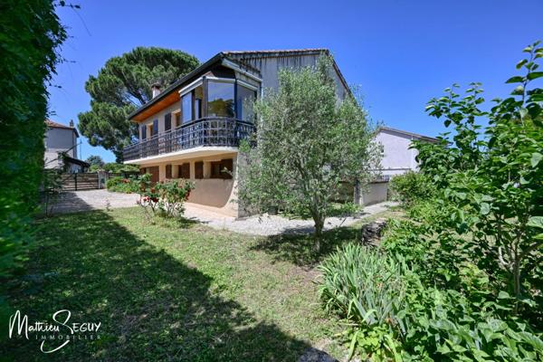 Grande maison P7 sur un grand terrain au coeur de SAINT JEAN DE TOUSLAS