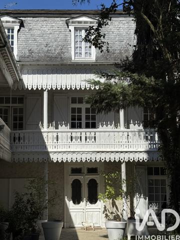 Maison à vendre 9 pièces 195,39 m² Oloron-Sainte-Marie