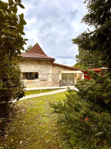 Propriété d'Exception au coeur du Périgord : Un héritage du XIVe siècle sublimé par la modernité, 270 m² habitables, 7ha de terrain à TRELISSAC 24750