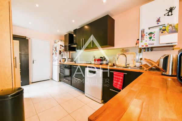 EXCLUSIVITE A VENDRE AU MESNIL SAINT DENIS Maison 5 pièces / 3 chambres - 104m2