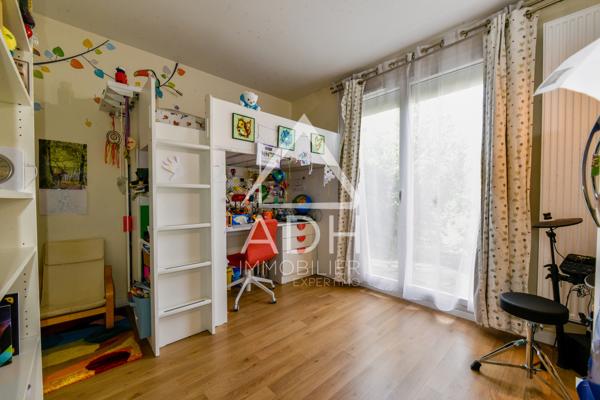 EXCLUSIVITE A VENDRE AU MESNIL SAINT DENIS Maison 5 pièces / 3 chambres - 104m2
