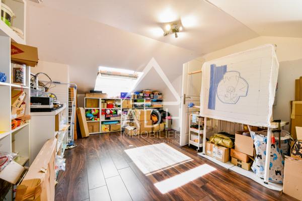 EXCLUSIVITE A VENDRE AU MESNIL SAINT DENIS Maison 5 pièces / 3 chambres - 104m2