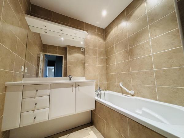 LOCATION 69130 ECULLY CENTRE - APPARTEMENT T3 69m² - résidence de standing dans beau parc, environnement calme