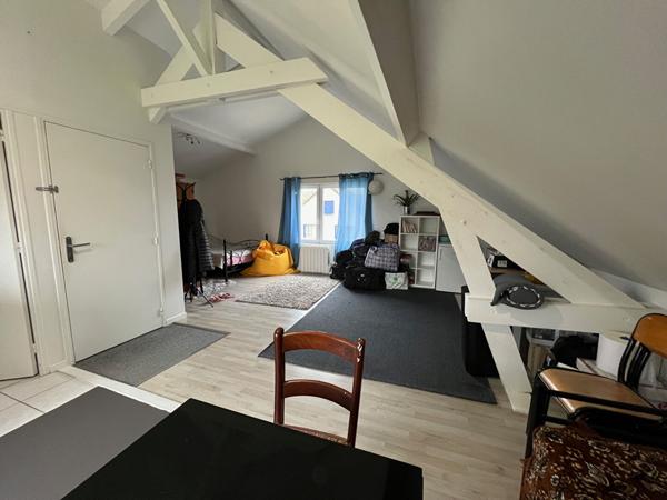 GRAND STUDIO 43m² DERNIER ETAGE - MENUCOURT