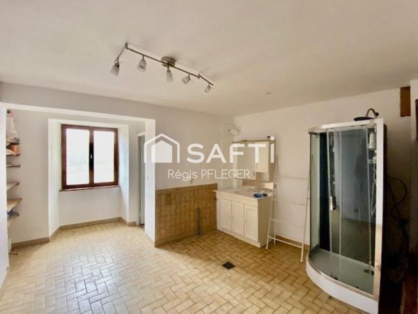 Immeuble avec local commercial de 90 m2, plus appartement 90 m2