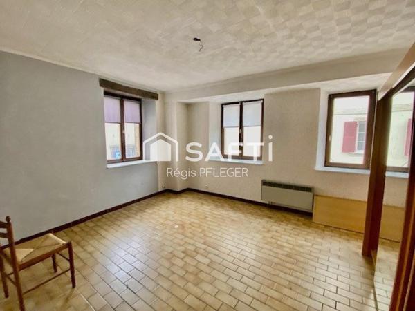 Immeuble avec local commercial de 90 m2, plus appartement 90 m2