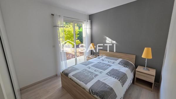 Maison moderne avec piscine et grand terrain