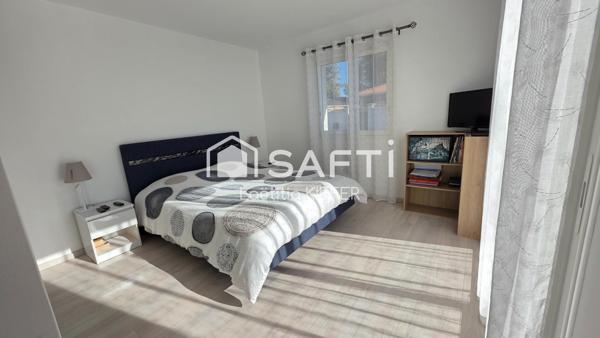 Maison moderne avec piscine et grand terrain