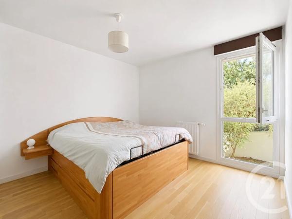 Appartement F3 à vendre  3 pièces - 59,80 m 2   LE KREMLIN BICETRE  - 94