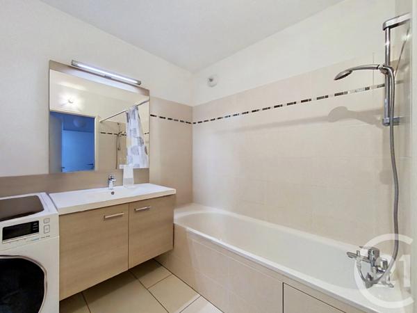Appartement F3 à vendre  3 pièces - 59,80 m 2   LE KREMLIN BICETRE  - 94