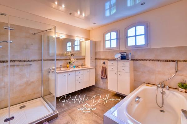 Maison familiale avec piscine aux portes de Lyon