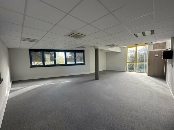 BUREAUX à LOUER de 663 m²
