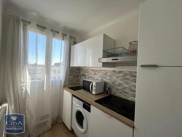 Appartement à louer 1 pièce 25m² Corbeil-Essonnes (91100)
