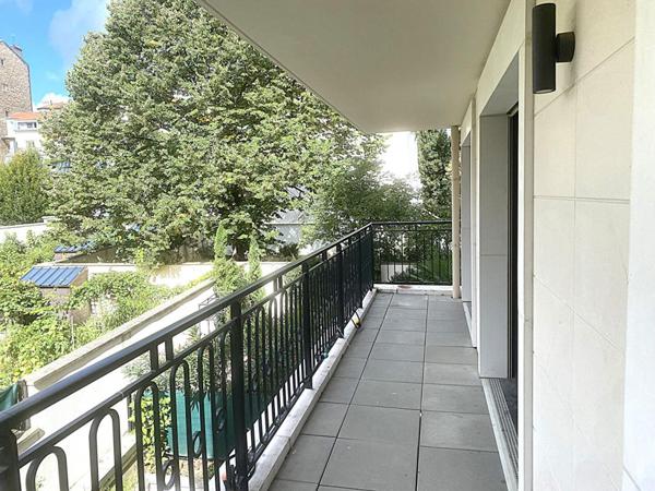 Somptueux duplex 4 pièces situé en rez-de-jardin à vendre à Puteaux