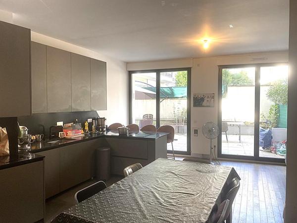 Somptueux duplex 4 pièces situé en rez-de-jardin à vendre à Puteaux