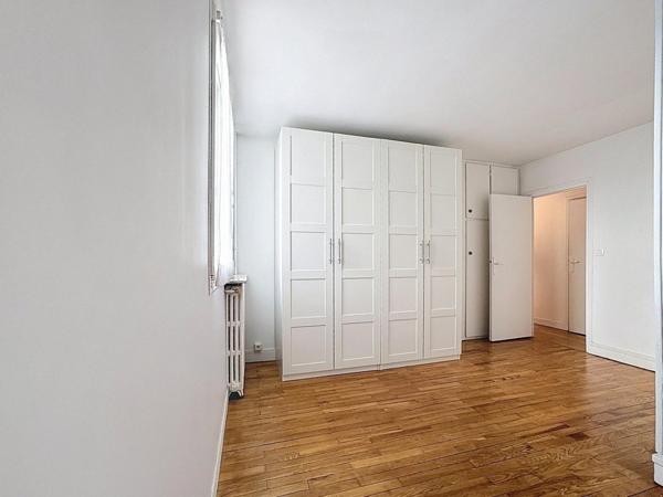 AGREABLE 2/3 PIECES LUMINEUX ET TRAVERSANT EN HYPER-CENTRE DE BOIS-COLOMBES