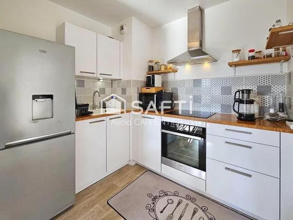 Appartement T4 avec une spacieuse loggia et une place de parking privative