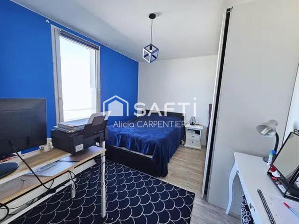 Appartement T4 avec une spacieuse loggia et une place de parking privative