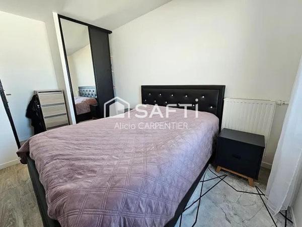Appartement T4 avec une spacieuse loggia et une place de parking privative