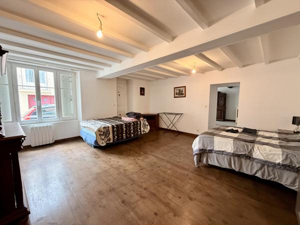 Maison  5 pièce(s)  3 chambre(s)  196 m²