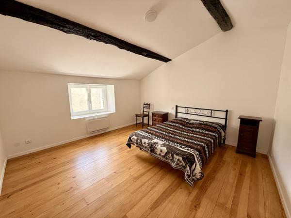 Maison  5 pièce(s)  3 chambre(s)  196 m²