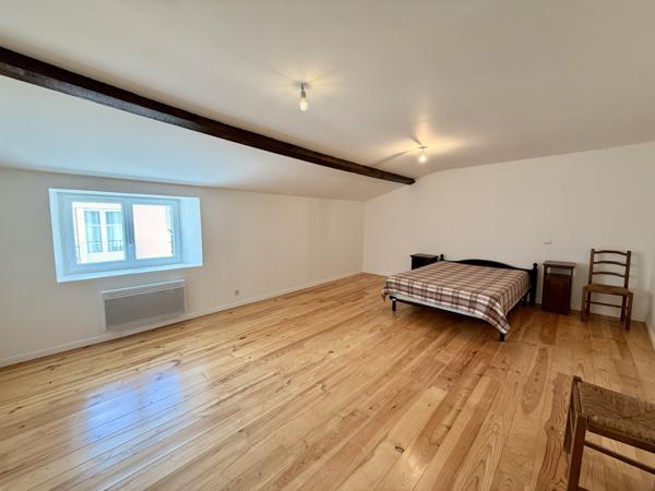 Maison  5 pièce(s)  3 chambre(s)  196 m²