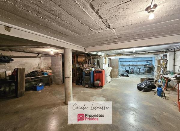 Pavillon sur sous-sol complet avec dépendances et garages