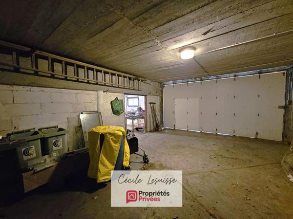 Pavillon sur sous-sol complet avec dépendances et garages