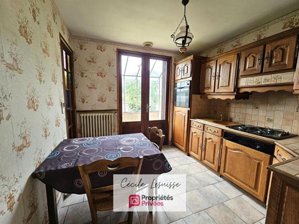 Pavillon sur sous-sol complet avec dépendances et garages