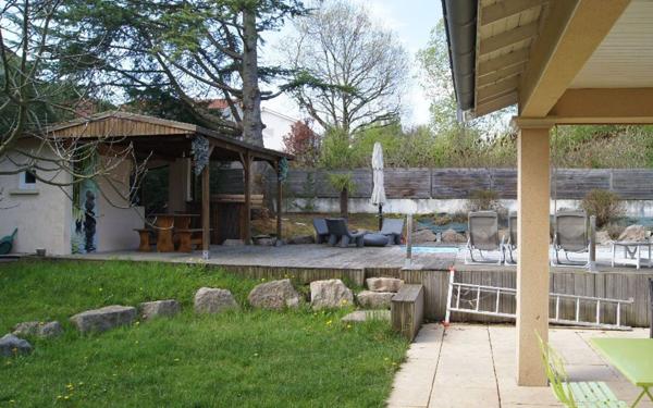 Maison à louer    5 pièces •  Sainte-Foy-lès-Lyon