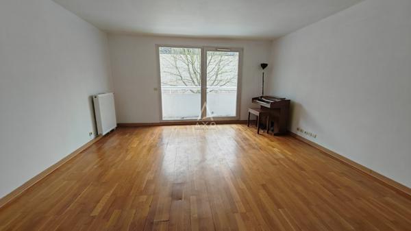 Appartement F5 au 1er étage 4 chambres 2 parkings