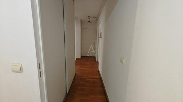Appartement F5 au 1er étage 4 chambres 2 parkings
