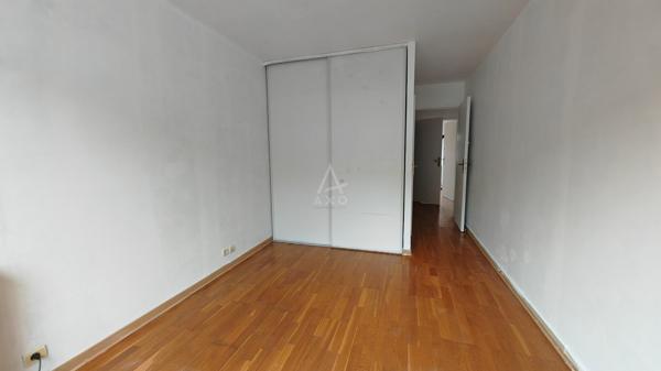 Appartement F5 au 1er étage 4 chambres 2 parkings