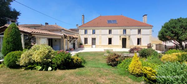 Jonzac (17500) PROPRIETE AVEC MAISON D'HABITATION ET ANCIENS BATIMENT D' EXPLOITATION