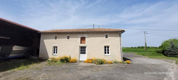Jonzac (17500) PROPRIETE AVEC MAISON D'HABITATION ET ANCIENS BATIMENT D' EXPLOITATION