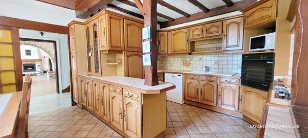 Jonzac (17500) PROPRIETE AVEC MAISON D'HABITATION ET ANCIENS BATIMENT D' EXPLOITATION