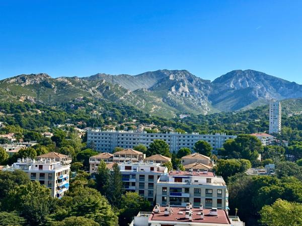 Marseille 9ème, Allée des pins, T4/5 de 105m2 lumineux avec vue dégagée + cave.
