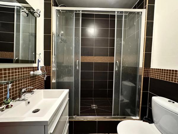 Marseille 9ème, Allée des pins, T4/5 de 105m2 lumineux avec vue dégagée + cave.