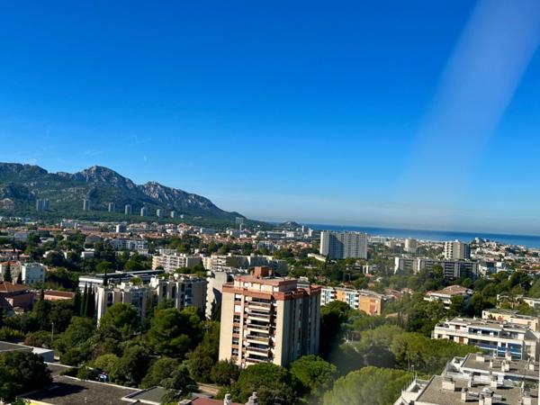Marseille 9ème, Allée des pins, T4/5 de 105m2 lumineux avec vue dégagée + cave.