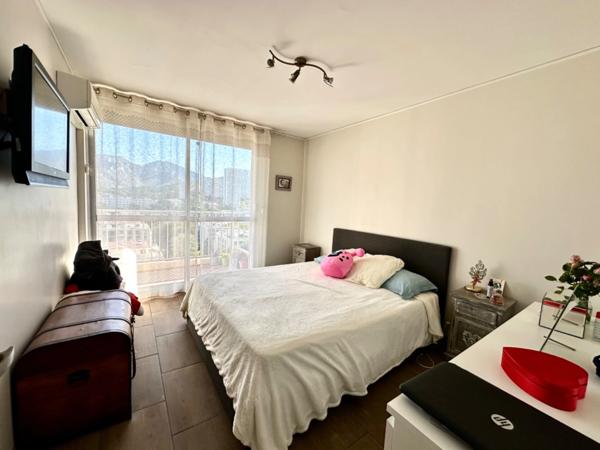 Marseille 9ème, Allée des pins, T4/5 de 105m2 lumineux avec vue dégagée + cave.