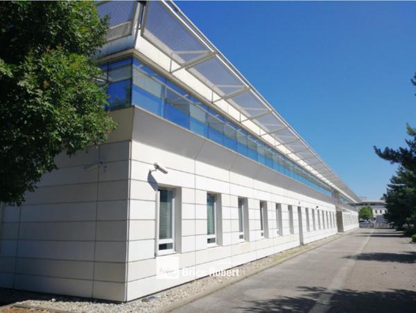 Bureaux à louer à Bron au sein d’un parc d’activités accès autoroute A43