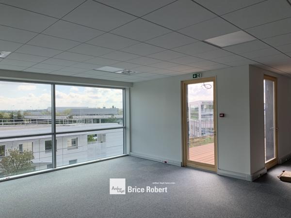 Bureaux à louer à Bron au sein d’un parc d’activités accès autoroute A43