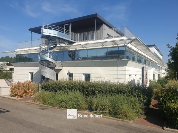 Bureaux à louer à Bron au sein d’un parc d’activités accès autoroute A43