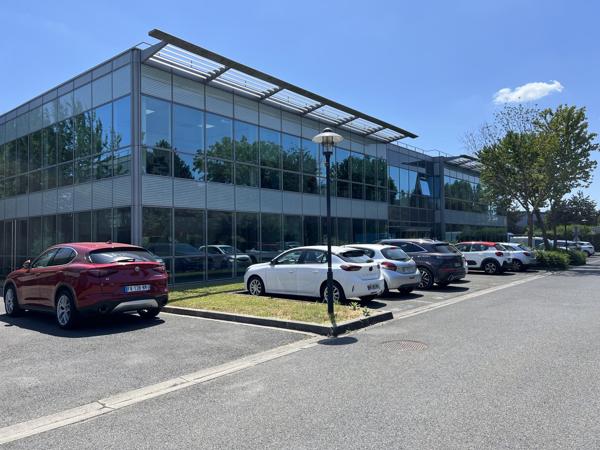 Bureaux à louer à Roissy-en-France cadre paysager exceptionnel et lumineux