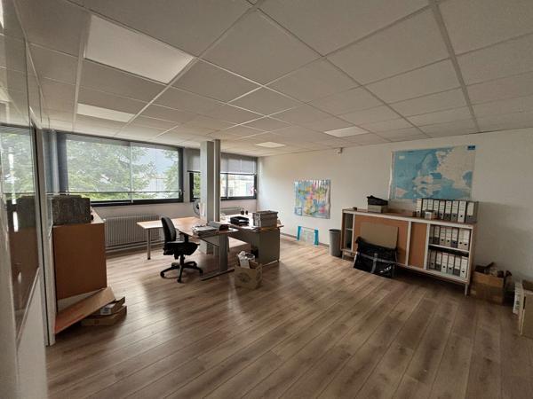 A LOUER - BUREAUX 195M2 DIVISIBLE- SENLIS