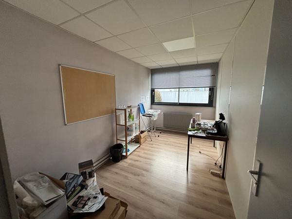 A LOUER - BUREAUX 195M2 DIVISIBLE- SENLIS
