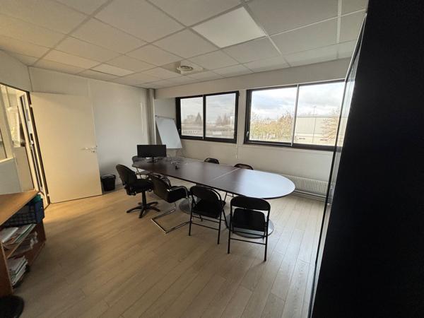A LOUER - BUREAUX 195M2 DIVISIBLE- SENLIS